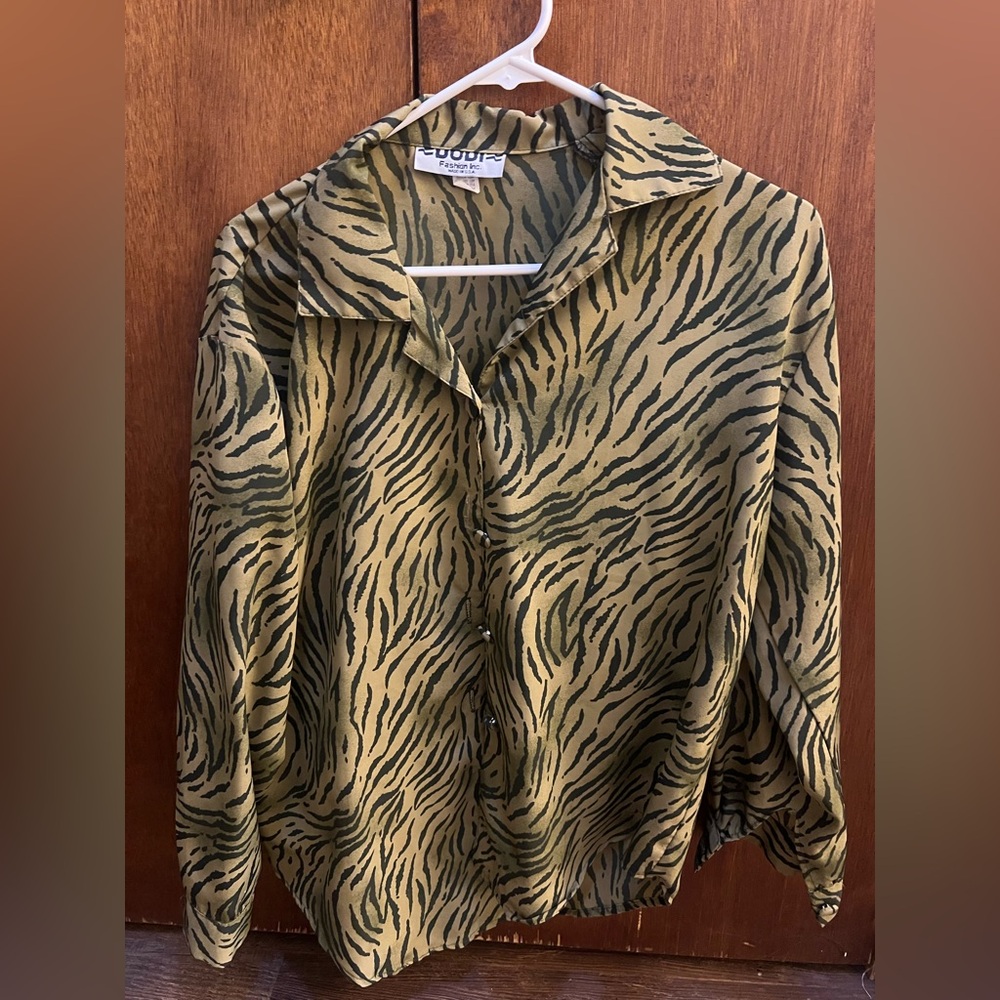 Vintage 90s Dodi Fashion Brand Animal Print Button Down Blouse